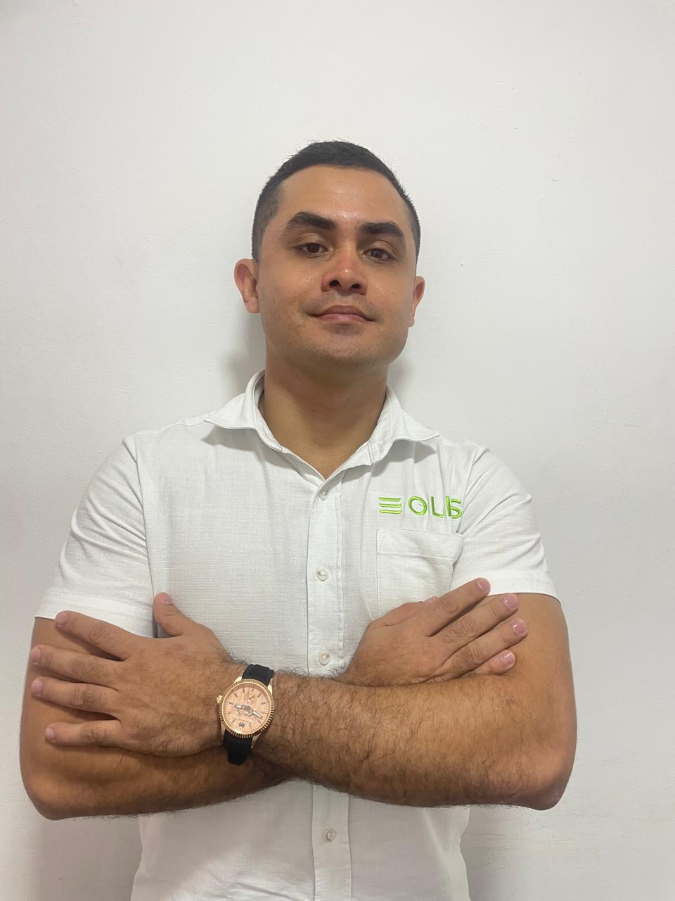 Retrato de Andrés Pardo, gerente comercial de una empresa de climatización